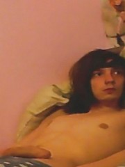 Rocker boy Luke jerks off his penis